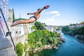 Skok sa starog mosta u Mostaru